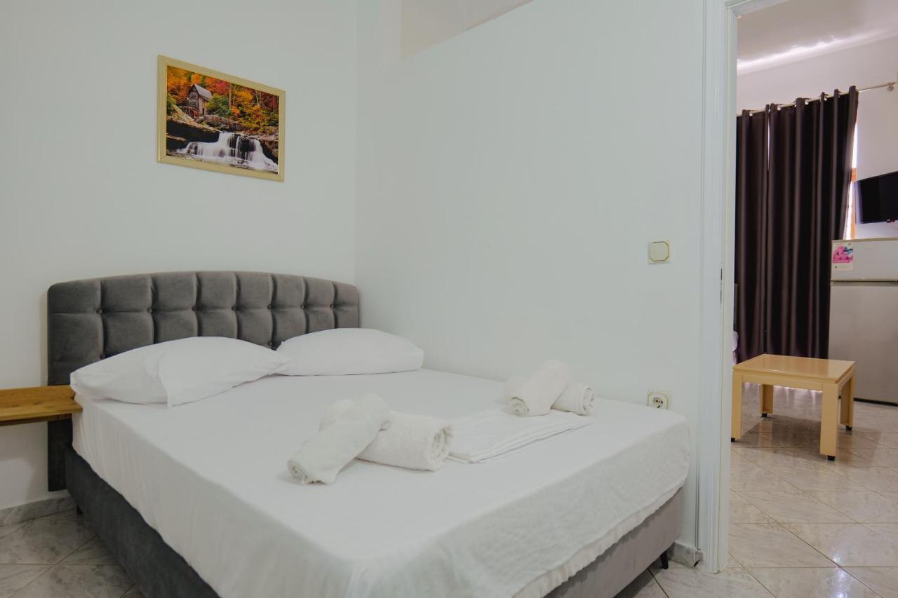 Hotel Casamia Sarandë Esterno foto