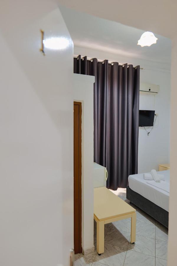 Hotel Casamia Sarandë Esterno foto